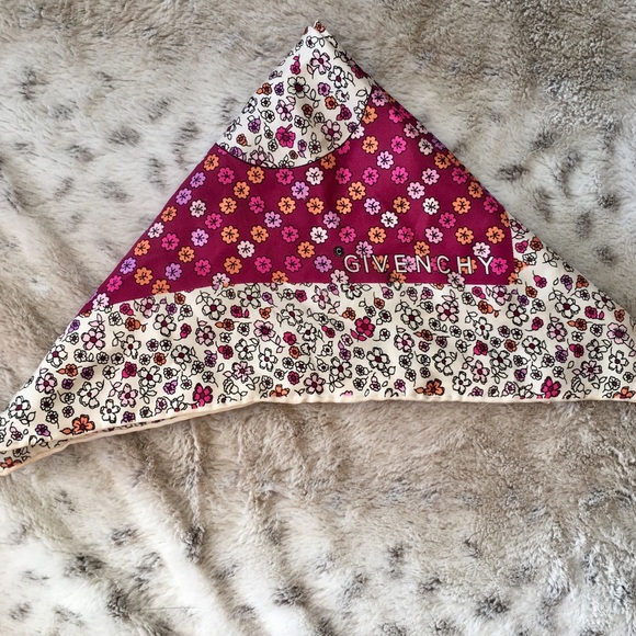 Givenchy Accessories - Givenchy floral apple scarf